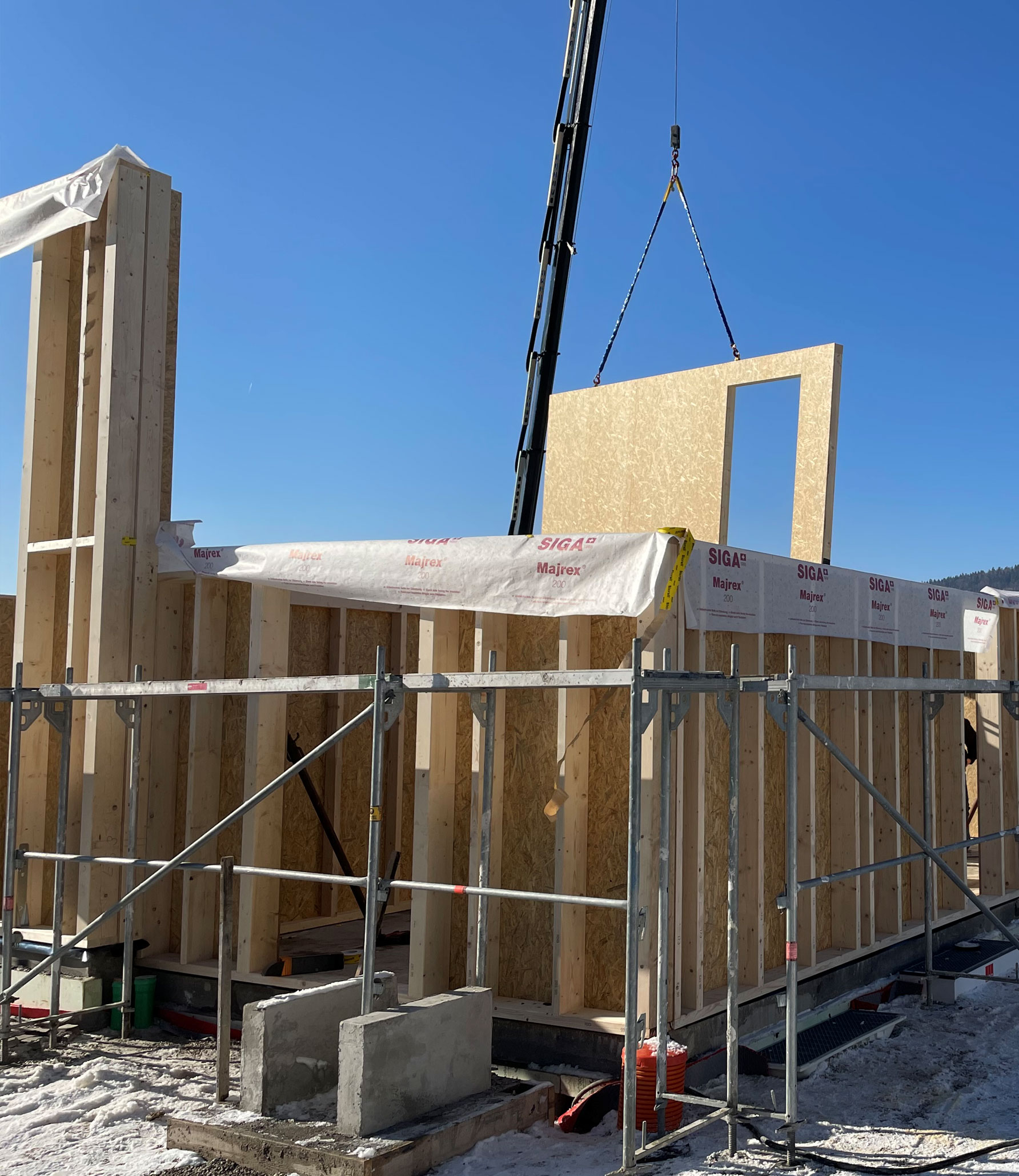 vorfertigung unter Dach von Holzelementen